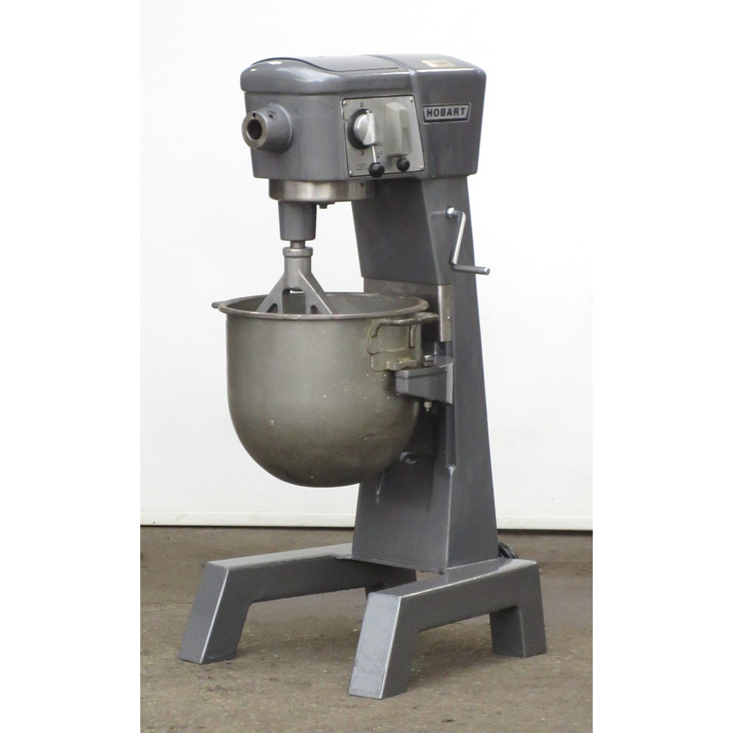 Hobart D300 Mixer 30 Qt, Bowl And 2 Attachments Included, Used Excellent Condition