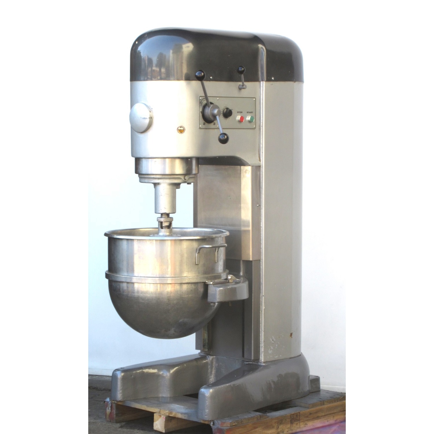 Hobart M802 80 Qt Mixer, Bowl And 2 Attachments Included, Used Excellent Condition